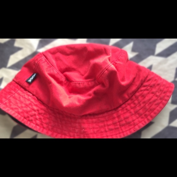 Red And Black BUCKET HAT CHICAGO BULLS L/XL - Picture 2 of 3